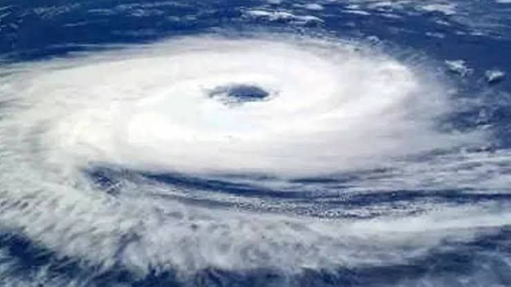 മോക്ക ചുഴലിക്കാറ്റ് ഇന്നുച്ചയോടെ തീരം തൊടും; ഇടിമിന്നലോട് കൂടിയ മഴയ്ക്ക് മുന്നറിയിപ്പ്