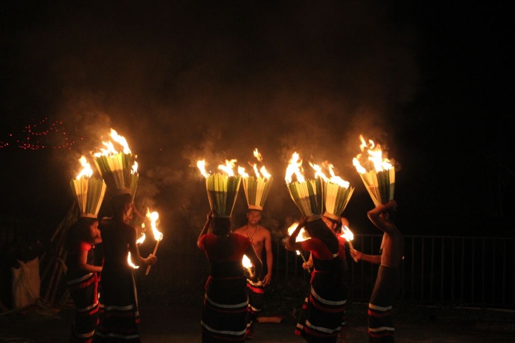 ആദ്യം ഒളിച്ചോട്ടം പിന്നെ കല്യാണം; വ്യത്യസ്തമാണീ ആചാരങ്ങൾ