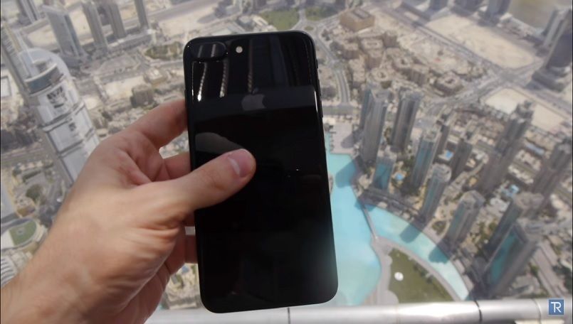 148ാം നിലയില്‍ നിന്ന് ഐഫോണ്‍7 പ്ലസ് താഴേക്ക് എറിഞ്ഞ് പരീക്ഷണം. വീഡിയോ കാണാം