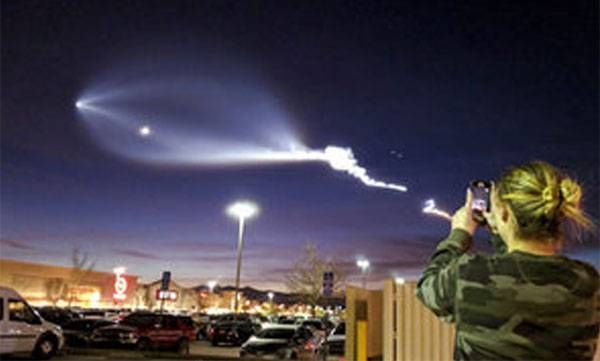 കാലിഫോര്‍ണിയക്കാരെ ഞെട്ടിച്ചു കൊണ്ട് ആകാശത്തു അന്യഗ്രഹജീവികള്‍ ?; സത്യം ഇതായിരുന്നു