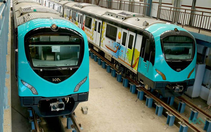 ദയവു ചെയ്തു വെള്ളപൊക്കത്തിന്റെ കാഴ്ച കാണാന്‍ ആരും കൊച്ചി മെട്രോയില്‍ കയരരുതേ: മെട്രോയുടെ സൗജന്യ സര്‍വീസുകളില്‍ സെല്‍ഫികളും വീഡിയോകളും എടുക്കാന്‍ തള്ളിക്കയറ്റം