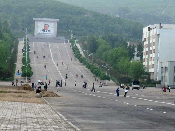 നമ്മുടെ നാട്ടിലെ പോലെ എല്ലാവരും കാര്‍ വാങ്ങാന്‍ പോയാല്‍ പിന്നെ ജയിലില്‍ കിടക്കാം; ഉത്തരകൊറിയയിലെ തലതിരിഞ്ഞ ഗതാഗതനിയന്ത്രണങ്ങള്‍ കേട്ടാല്‍ ഞെട്ടും