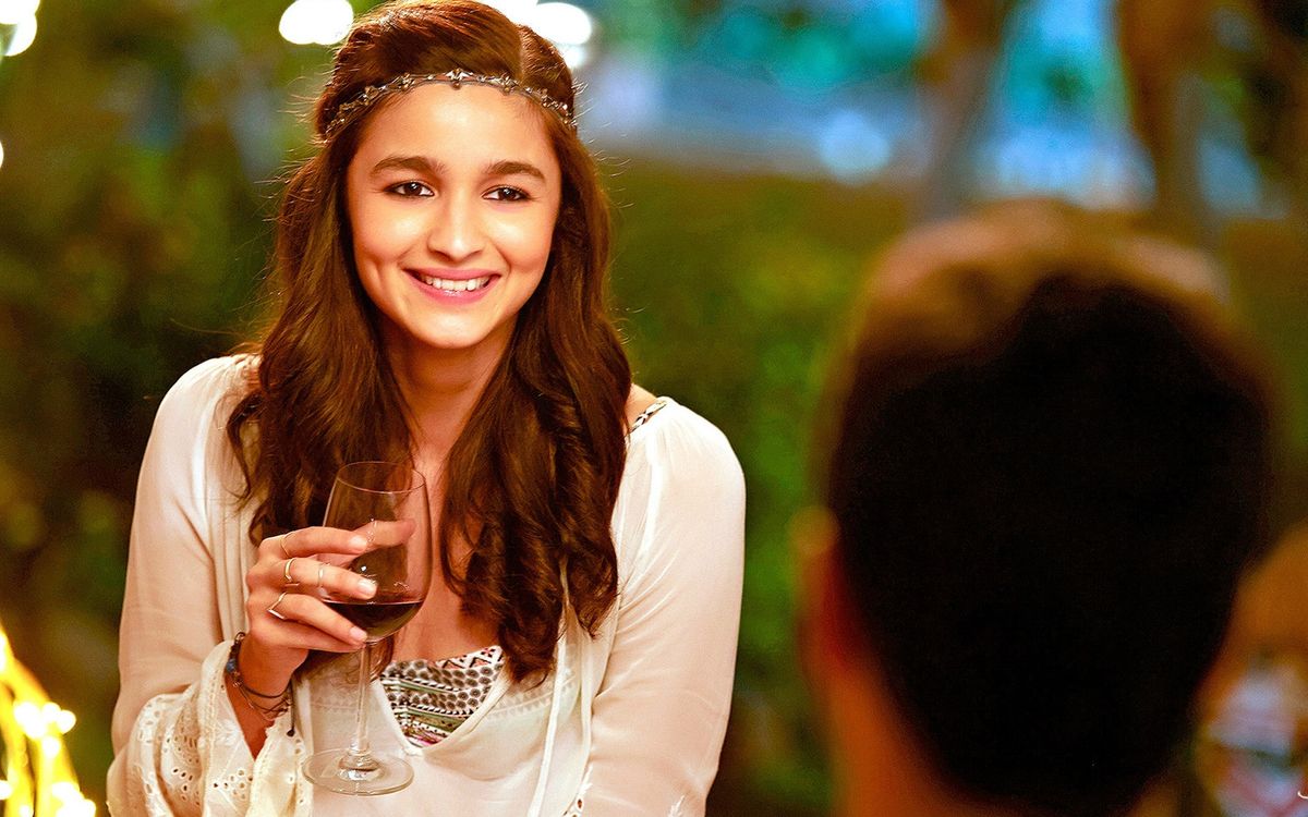 പിറന്നാൾ ദിനത്തിൽ  ഡ്രൈവർക്കും സഹായിക്കും 50 ലക്ഷം രൂപ നൽകി ആലിയ ഭട്ട്