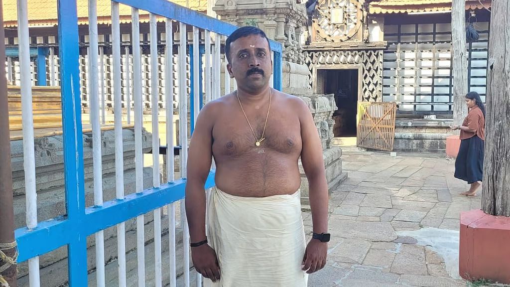 കൂടല്‍മാണിക്യം ക്ഷേത്രത്തിലെ ജാതിവിവേചനം;കഴകം ജീവനക്കാരന്‍ ബാലു രാജിവെച്ചു