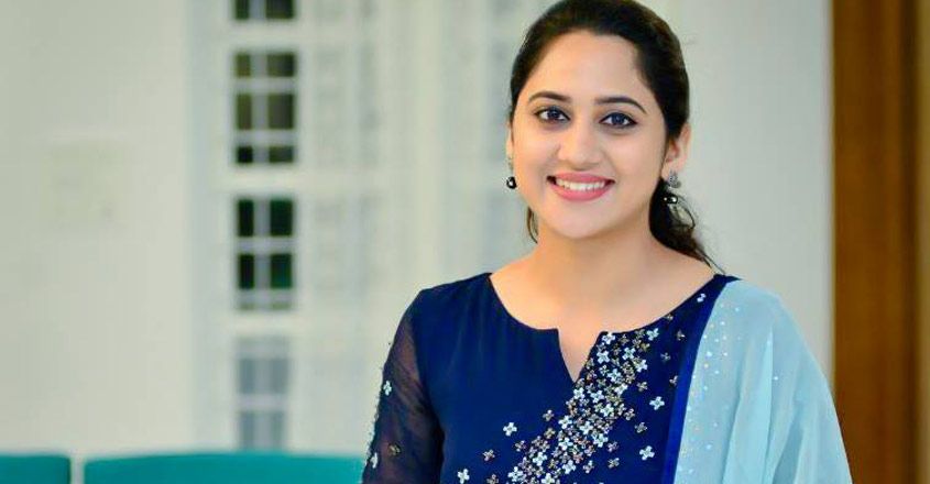 ആ ചാറ്റും, അക്കൗണ്ടും  എന്റേതല്ല; മുന്നറിയിപ്പുമായി നടി മിയ