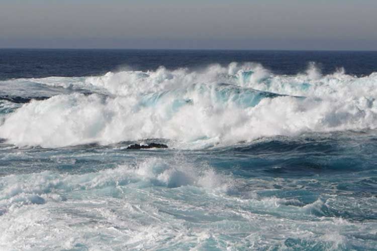 കേരളത്തില്‍ അടുത്ത മൂന്ന് ദിവസത്തിനുള്ളലില്‍ സംസ്ഥാനത്ത് കനത്ത മഴയും കൊടുങ്കാറ്റും; വ്യാഴാഴ്ച വരെ കടലില്‍ പോകരുതെന്ന് മുന്നറിയിപ്പ്