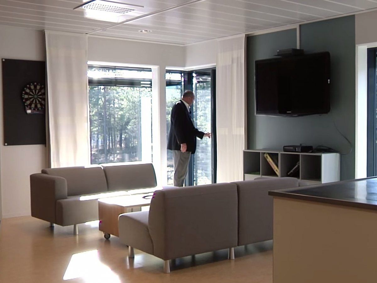 കണ്ടു പഴകിയ ജയില്‍ മുറികളില്‍ നിന്നും ഒരല്പം വ്യത്യസ്തമാണ് ഈ ജയില്‍