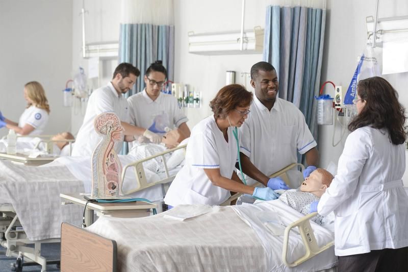 “നേഴ്സിംഗ് പ്രൊഫഷന് അധികം വില കല്‍പ്പിക്കാത്ത സിംഗപ്പൂരിലെ നേഴ്സുമാരുടെ മെന്റല്‍ &ഫിസിക്കല്‍ സ്ട്രെയിന്‍ വളരെ കൂടുതല്‍” , സിംഗപ്പൂരില്‍ നിന്നും യുകെയിലെത്തിയ മലയാളി നേഴ്സ് പ്രതീക്ഷ കുര്യന്റെ പോസ്റ്റ്‌ വൈറല്‍ ആകുമ്പോള്‍ സൈബര്‍ ലോകത്ത് അനുകൂലിച്ചും പ്രതികൂല