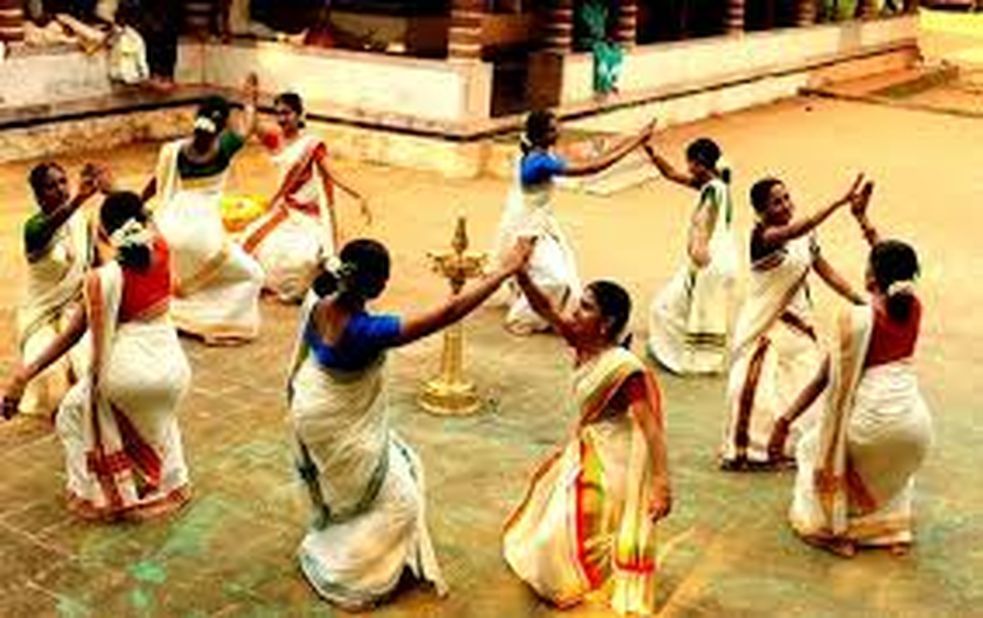 നാളെ പൊന്നോണം ;ഈ ഓണപാട്ട് ഒന്ന് കണ്ടു നോക്കൂ