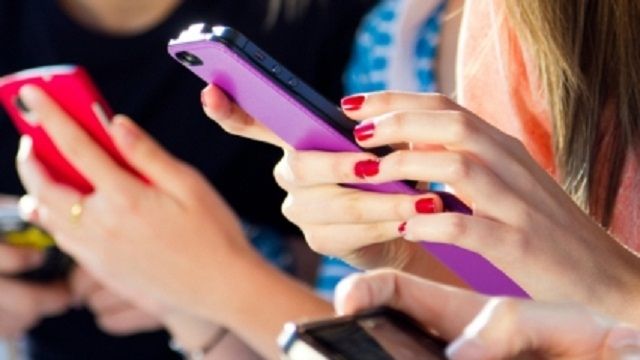 കൈ നിറയെ ഡോളര്‍ സ്വന്തമാക്കണോ ?; ഒരു വര്ഷം സ്മാര്‍ട്ട്‌ ഫോണ്‍ കൈകൊണ്ട് തൊടാതെ കഴിയാന്‍ സാധിക്കുമോ ?