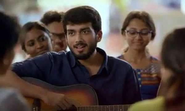 വീണ്ടും വീണ്ടും കേള്‍ക്കാന്‍ കൊതിക്കും ഈ ഗാനം; കാളിദാസന്‍ ജയറാം നായകനാകുന്ന ആദ്യ മലയാള ചിത്രത്തിലെ ഗാനം വന്‍ ഹിറ്റ്