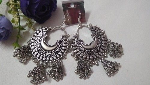 കമ്മലുകളിലെ ന്യൂജൻ  തരംഗം