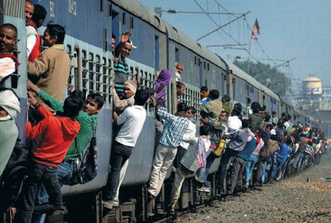 യാത്രക്കാര്‍ക്ക് പുതിയൊരു പണിയുമായി റെയില്‍വേ വരുന്നുണ്ട്;തിരക്കനുസരിച്ച് ടിക്കറ്റ് നിരക്ക് കൂട്ടാന്‍ പോകുന്നു