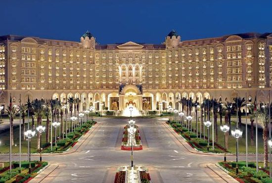 ലോകത്തെ പത്താമത്തെ വലിയ സമ്പന്നനായ അല്‍ വലീദ് ബിന്‍ തലാല്‍ ഉള്‍പെടെ സൗദിയില്‍ അറസ്റ്റിലായ പ്രമുഖരെയെല്ലാം പാര്‍പ്പിച്ചിരിക്കുന്നത് ഈ 'ആഡംബരജയിലില്‍'; ഇതാണ്  റിയാദിലെ റിറ്റ്‌സ് കാര്‍ട്ടന്‍