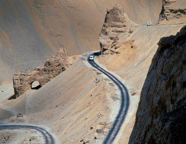 ലോ​ക​ത്തി​ൽ ഏ​റ്റ​വും ഉ​യ​ര​ത്തി​ൽ വാ​ഹ​ന​മോ​ടി​ക്കാ​ൻ സാ​ധി​ക്കു​ന്ന റോ​ഡ്; നമ്മുടെ ഇന്ത്യയില്‍ തന്നെ