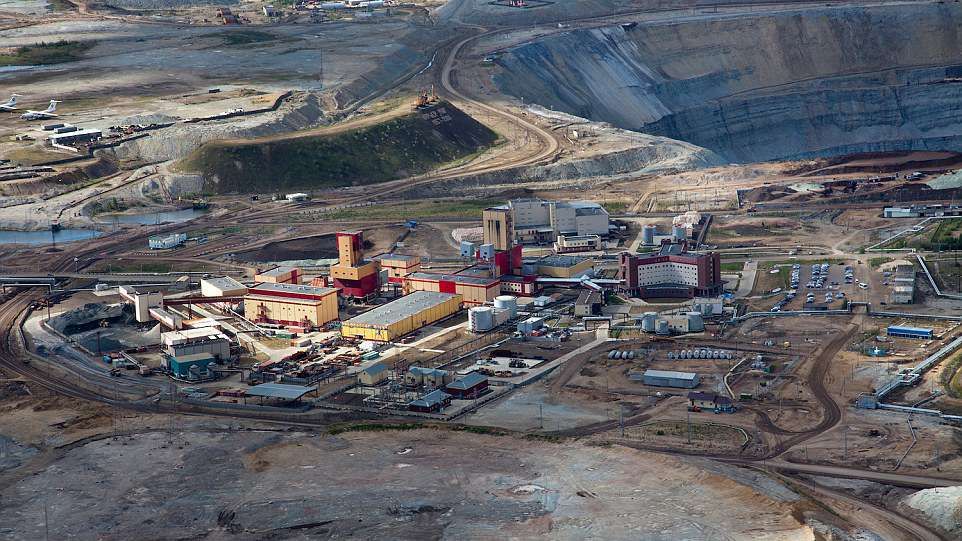 മുകളിലൂടെ വട്ടമിട്ടു പറക്കുന്ന എന്തിനെയും ഉള്ളിലേക്ക് വലിച്ചിടുന്ന അഗാധഗര്‍ത്തം; തെക്കന്‍ സൈബീരിയയിലെ രത്‌ന ഖനിയെകുറിച്ചറിയാം