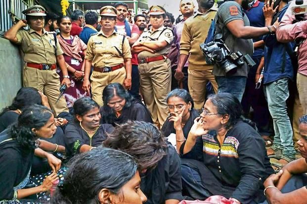 മലചവിട്ടാൻ എത്തിയ മനിതി സംഘത്തെ മടക്കി അയച്ചു