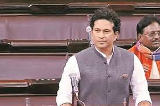 എംപിയായിരുന്ന കാലത്തെ തന്റെ മുഴുവന്‍ ശമ്പളവും അലവൻസും സച്ചിൻ ദുരിതാശ്വാസ നിധിയിലേക്ക് കൈമാറി