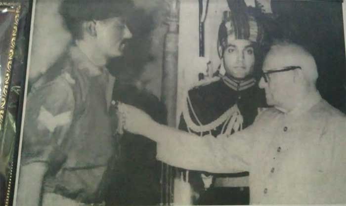 ജീവിച്ചിരിക്കേ മഹാവീരചക്ര ബഹുമതി നൽകി രാജ്യം ആദരിച്ച മലയാളി വിടവാങ്ങി ; ആദരസൂചകമായി  ഇന്ത്യയിലെ പല റോഡുകള്‍ക്കും പാലങ്ങള്‍ക്കും ക്യാപ്ടൻ തോമസ് ഫിലിപ്പോസിന്റെ പേര് നല്‍കിയിട്ടും കേരളം കണ്ടില്ലെന്നു നടിച്ചു