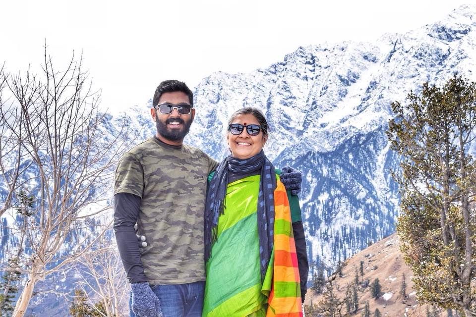 ഈ അമ്മയും മകനും ഒരല്‍പം വ്യത്യസ്തരാണ്; അമ്മയ്ക്ക് മകന്റെ സമ്മാനം മണാലിയിലൂടെ ഒരു ബൈക്ക് റൈഡ്