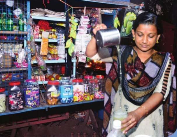 ജീവിക്കാനും പഠിക്കാനും വേണ്ടി തട്ടുകട നടത്തുന്ന സിനിമാനടി; കാണാതെ പോകരുത് ഈ മിടുക്കിയുടെ ജീവിതം