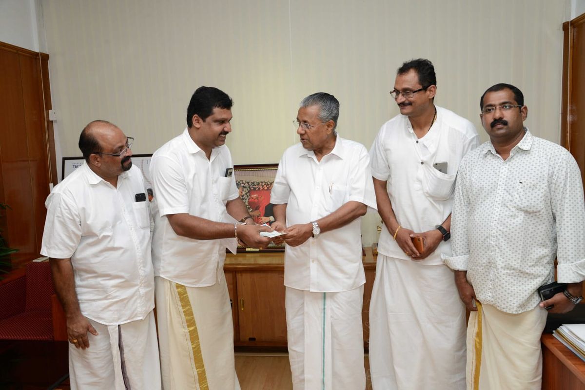 സ്നേഹവീട് സിംഗപ്പൂര്‍ മുഖ്യമന്ത്രിയുടെ ദുരിതാശ്വാസ നിധിയിലേക്ക് എട്ടര ലക്ഷം ലക്ഷം രൂപ സംഭാവന നല്‍കി