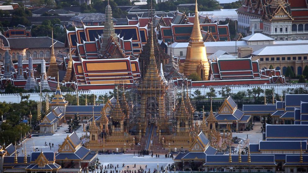 തായ്‌ലന്‍ഡ് രാജാവിന്റെ ശവസംസ്‌കാര ചടങ്ങിനു ചിലവാക്കുന്നത് 585 കോടി രൂപ ; വിലാപയാത്രയ്ക്കായി ഒരുക്കുന്നത് വജ്രം പതിപ്പിച്ച രഥം