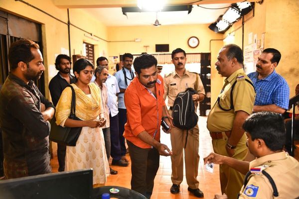 ദേ ഇവരെല്ലാം ശരിക്കും പോലീസാ...!