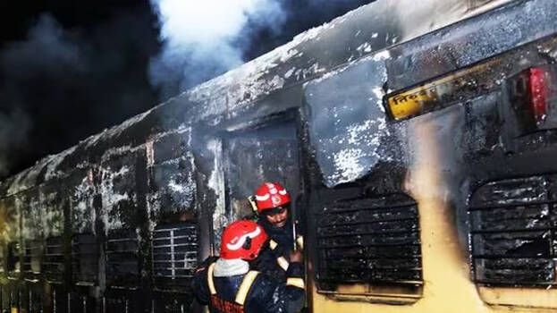 എലത്തൂരിൽ ഷാരൂഖ് സെയ്‌ഫി തീവച്ച അതേ ട്രെയിനിൽ  വീണ്ടും  തീപിടിത്തം, ഒരു ബോഗി പൂർണമായും കത്തി, അട്ടിമറിയെന്ന് സംശയം, നിർണായക സി സി ടി വി ദൃശ്യം പുറത്ത്