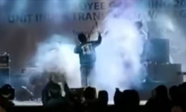 ഒരു സംഗീതസദസ്സിനെ ഒന്നാകെ തുടച്ചുനീക്കിയ സുനാമി; ഇന്തൊനീഷ്യയില്‍ ആഞ്ഞടിച്ച സുനാമിയില്‍ സംഗീതട്രൂപ്പ് നിന്നിരുന്ന വേദി ഒഴുക്കി പോയി; ഞെട്ടിക്കുന്ന വീഡിയോ