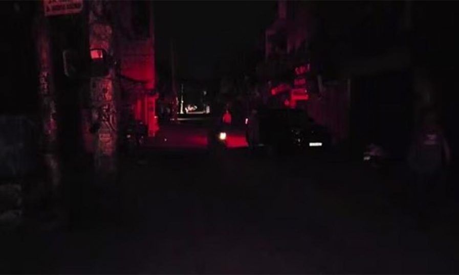 ബ്ലാക്ക് ഔട്ട്: ഡല്‍ഹി പൂര്‍ണമായും ഇരുട്ടണിഞ്ഞു