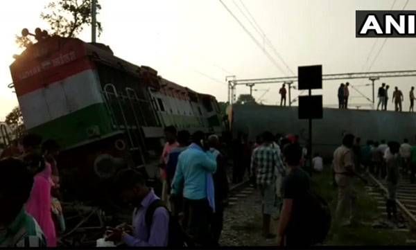 റായ്ബറേലിയില്‍ ട്രെയിന്‍ പാളം തെറ്റി; അഞ്ചു മരണം, നിരവധി യാത്രക്കാര്‍ക്ക് പരുക്ക്