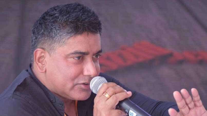 പേരിനൊപ്പമുള്ള 'മേനോന്‍' ജാതിവാല്‍ ഉപേക്ഷിച്ചു; ഇനി വിഎ ശ്രീകുമാര്‍