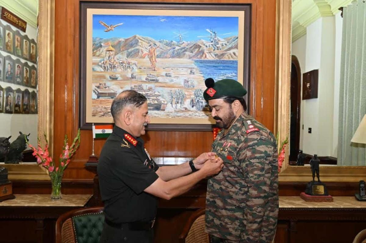 Malayalam superstar Mohanlal receives commendation from Army Chief
