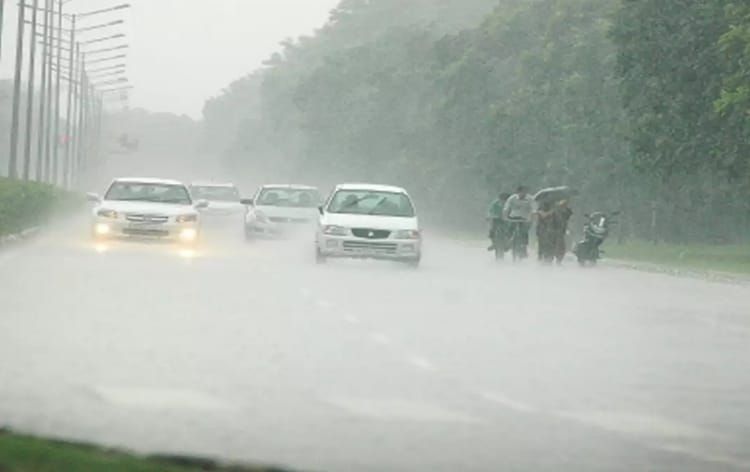 മഴ മുന്നറിയിപ്പ് പുതുക്കി; ഇന്ന് 10 ജില്ലകൾക്ക് യെല്ലോ അലേർട്ട്, നാളെ 6 ജില്ലകൾക്കും മുന്നറിയിപ്പ്
