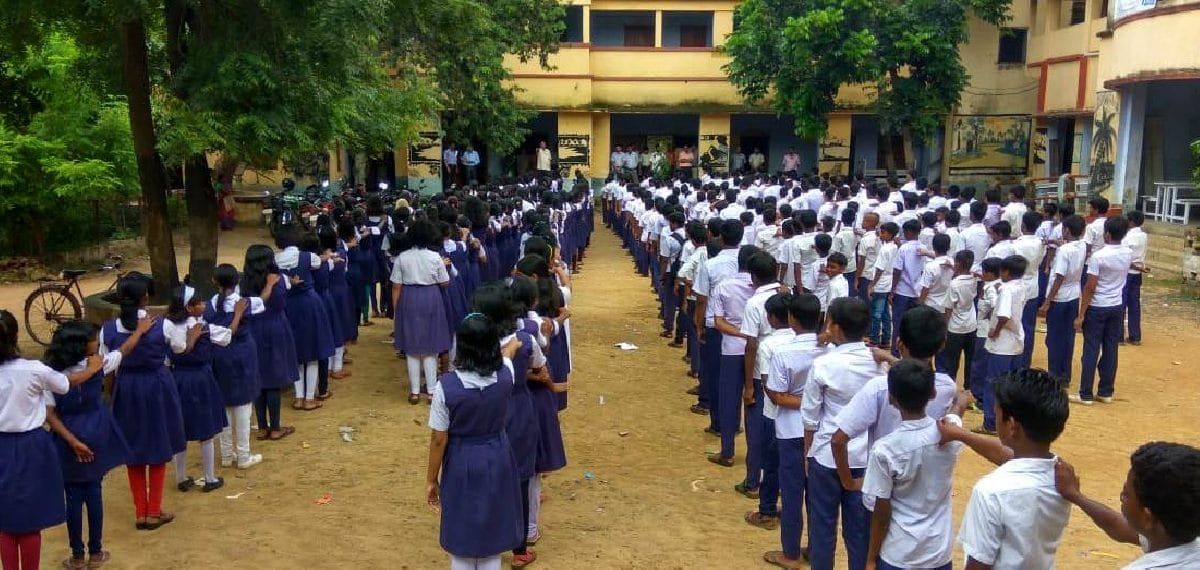 ബം​ഗാളിൽ സ്കൂൾ അസംബ്ലിയിൽ ഇനി 'വന്ദേമാതരം' നിർബന്ധം; ഉത്തരവിറക്കി വിദ്യാഭ്യാസ വകുപ്പ്