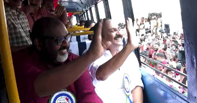 ഗതാഗതമേഖലയിൽ പുതുചരിത്രം; കെഎസ്ആര്‍ടിസിയിലെ സൗജന്യയാത്ര ഔദാര്യമല്ല, അഭിമാനമാണെന്ന് മുഖ്യമന്ത്രി