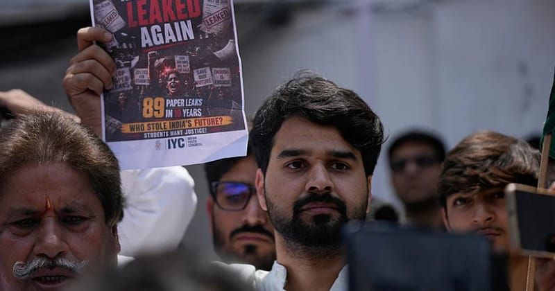 നീറ്റ് പുനഃപരീക്ഷ; ചോദ്യപേപ്പറുകൾ 18 കേന്ദ്രങ്ങളിൽ നിന്ന് വ്യോമസേന എത്തിക്കും