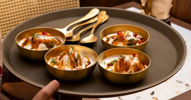 59 രൂപയുടെ വടപാവ് ലണ്ടനിൽ ₹830! വില കേട്ട് ഞെട്ടിയാലും ഹാൽദിറാംസിന് മുന്നിൽ നീണ്ട ക്യൂ