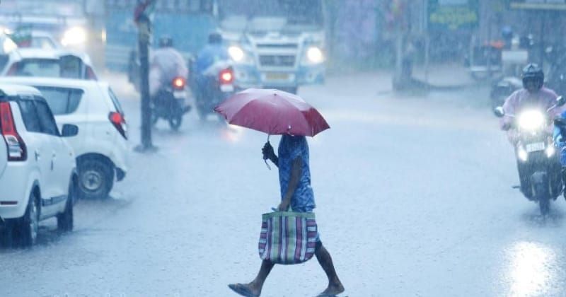 രാത്രിയിൽ ശക്തമായ മഴയ്ക്ക് സാധ്യത; കേരളം മുഴുവൻ യെല്ലോ അലേർട്ടിൽ, വടക്കൻ ജില്ലകളിൽ മുൻകരുതൽ