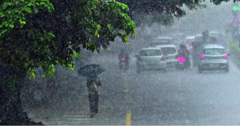 ന്യൂന മർദ്ദ പാത്തി വീണ്ടും കേരള തീരത്ത്; വടക്കൻ ജില്ലകളിൽ ഒറ്റപെട്ട ശക്തമായ മഴ തുടരും