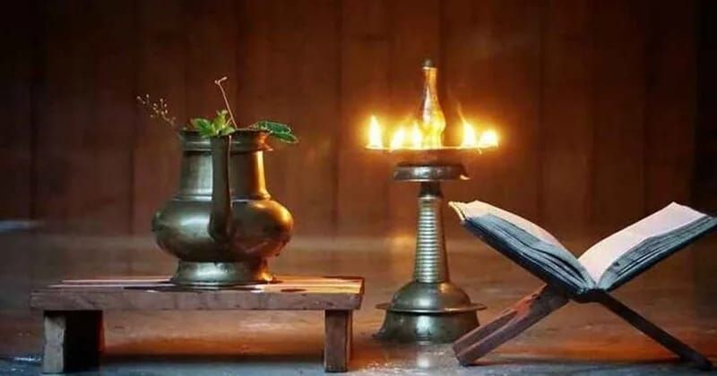 കർക്കിടകത്തിന്റെ പുണ്യം നുകർന്ന് മലയാളി; വീടുകളും ക്ഷേത്രങ്ങളും രാമായണ പാരായണത്താൽ ഭക്തിസാന്ദ്രം