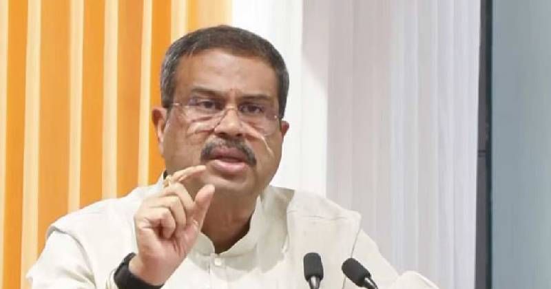 ഒടുവിൽ കീഴടങ്ങി; കേന്ദ്ര വിദ്യാഭ്യാസമന്ത്രി ധർമേന്ദ്ര പ്രധാൻ രാജിവച്ചു