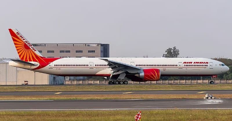 ഫുക്കറ്റ്-ഡൽഹി വിമാനാപകടം; പൈലറ്റിനെ പിരിച്ചുവിട്ട് എയർ ഇന്ത്യ