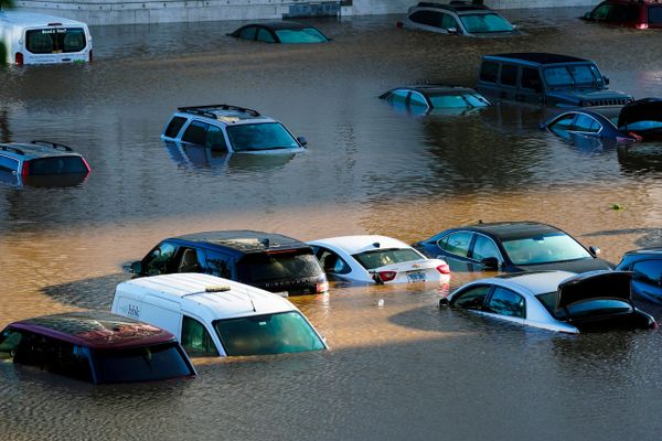 ന്യൂയോർക്കിൽ വൻ പ്രളയം; കൊടുങ്കാറ്റിനും സാധ്യതയുണ്ടെന്ന് മുന്നറിയിപ്പ്