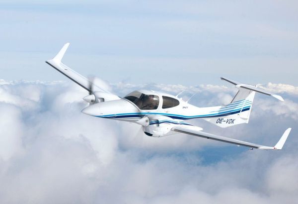 ദുബായ് വിമാനത്താവളത്തിന് സമീപം ചെറുവിമാനം തകര്‍ന്ന് വീണു: നാല് മരണം