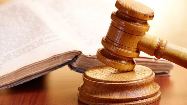 ട്രാൻസ്ജെൻഡർ രക്ഷിതാക്കള്‍ക്ക് ജനിച്ച കുട്ടിയുടെ ജനന സര്‍ട്ടിഫിക്കറ്റില്‍ നിന്ന് അച്ഛനും അമ്മയും ഒഴിവാക്കും, പകരം രക്ഷിതാക്കള്‍: കേരള ഹൈക്കോടതി