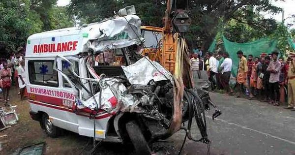പാലക്കാട് തണ്ണിശ്ശേരിയില്‍ ലോറിയും ആംബുലന്‍സും കൂട്ടിയിടിച്ച് എട്ടുപേര്‍ മരിച്ചു
