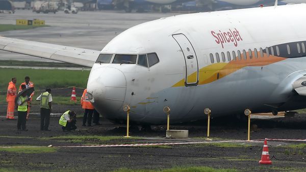 കനത്ത മഴ: മുംബൈയില്‍ റദ്ദാക്കിയത് 203 വിമാനങ്ങള്‍