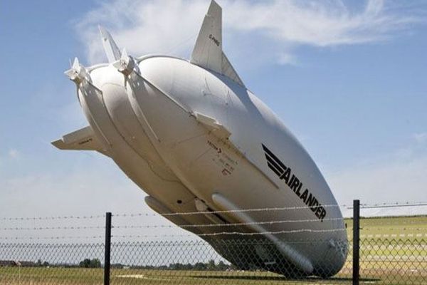ലോകത്തിലെ ഏറ്റവും നീളമേറിയ വിമാനം ‘എയര്‍ലാന്റര്‍ 10’ തകര്‍ന്നു;(വീഡിയോ)